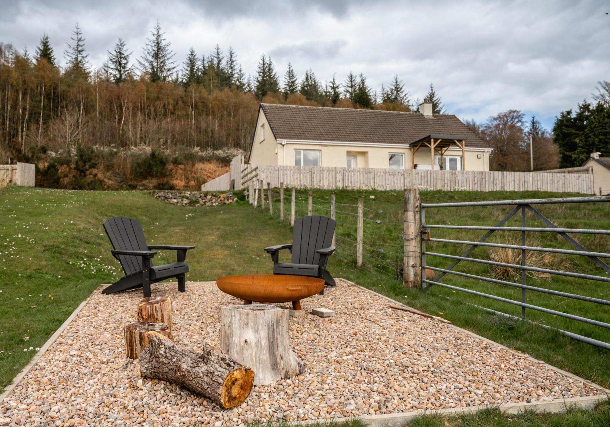Loch Ness Cottage Fort Augustus Esterno foto